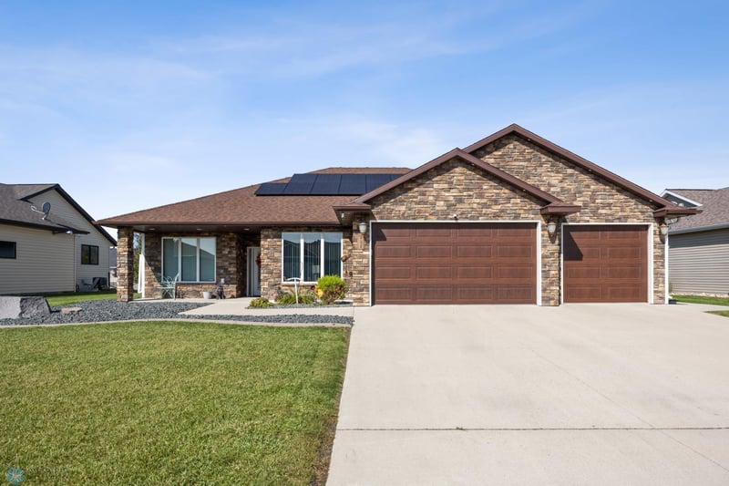 502 13th St NE, Dilworth, MN 56529