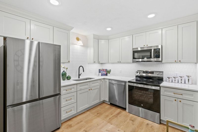 5140 W 102nd St #210, Bloomington, MN 55437