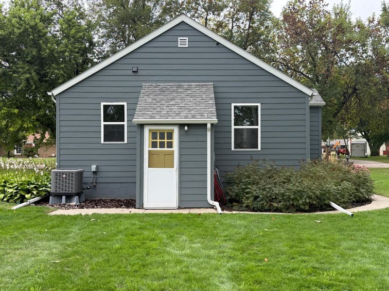 308 S Oak St, Hendricks, MN 56136