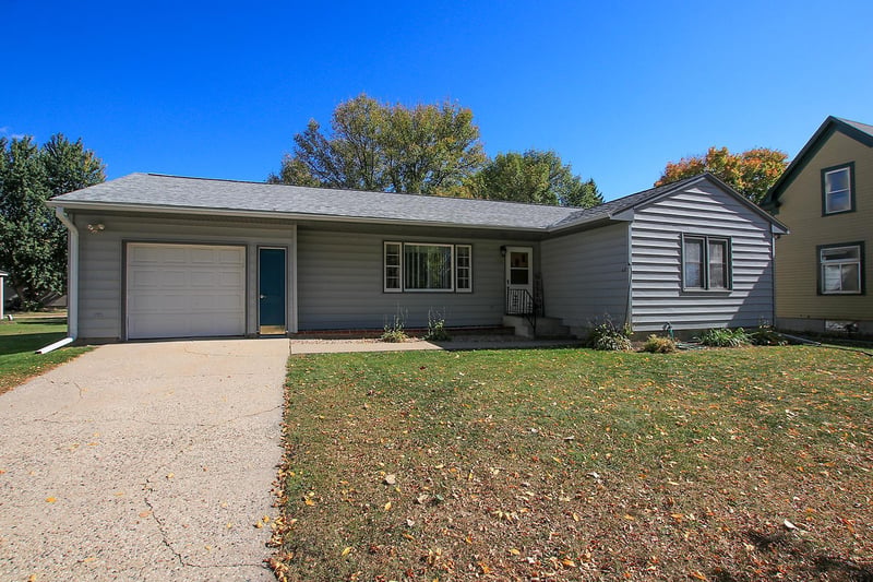 221 3rd Ave S, Brownton, MN 55312