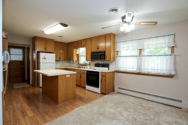 221 3rd Ave S, Brownton, MN 55312