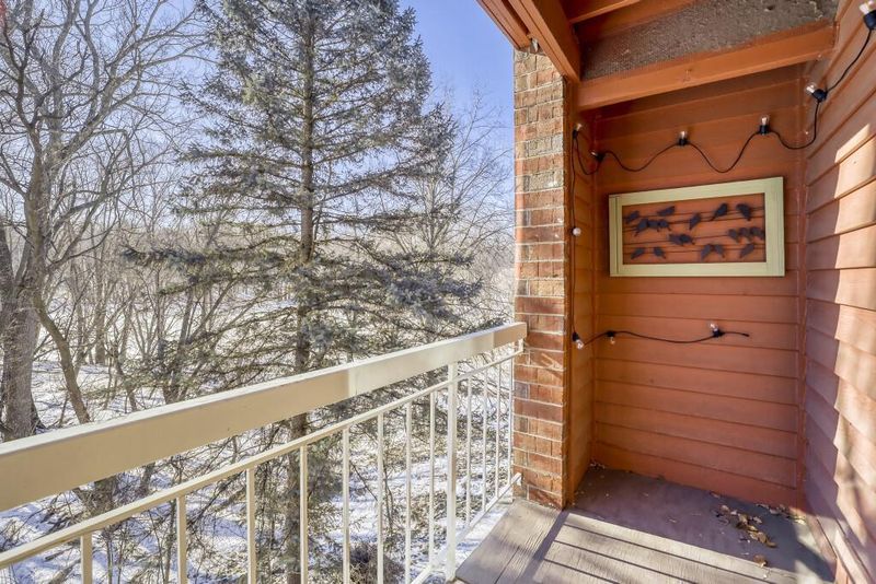 500 County Road B W #202, Roseville, MN 55113