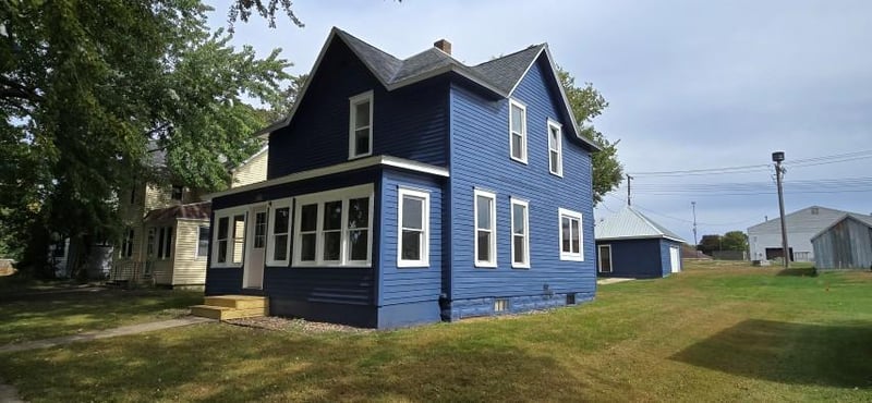 416 Plum St, Lakefield, MN 56150