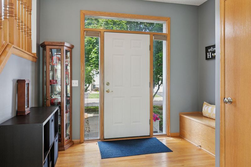 1536 Stonewood Ln, Eagan, MN 55122