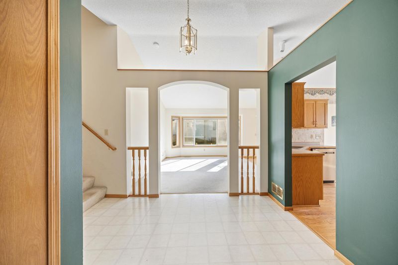 477 Diedrich Dr, Carver, MN 55315