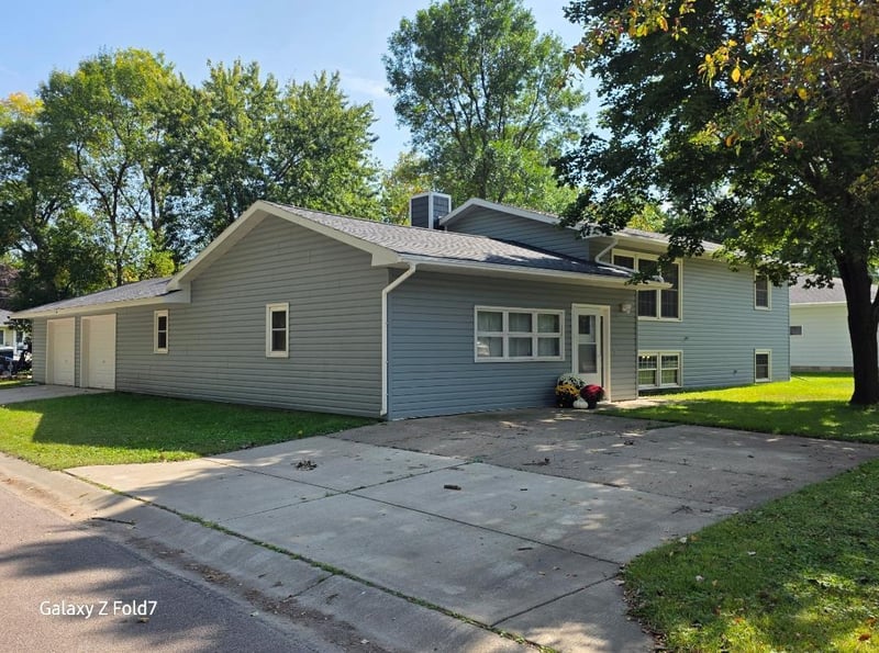244 6th St N, Kandiyohi, MN 56251