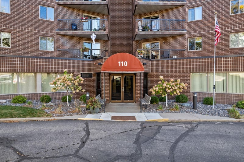 110 1st Ave NE #402, Buffalo, MN 55313