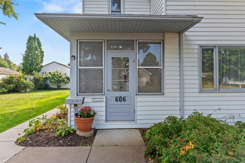 606 13th Ave N, South Saint Paul, MN 55075