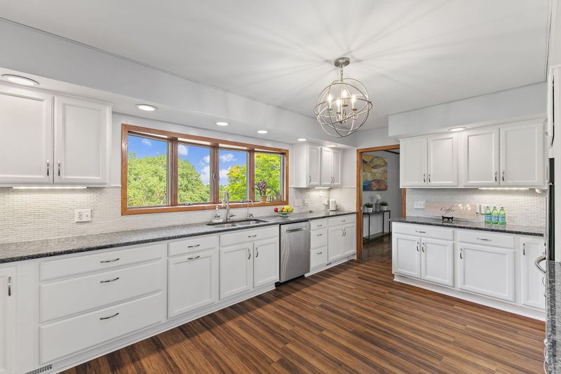 708 Brigadoon Cir, Shoreview, MN 55126