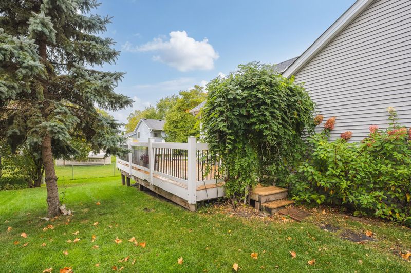 5697 Windmill Dr, White Bear Lake, MN 55110