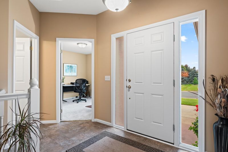 2116 Park Pointe Dr, Northfield, MN 55057