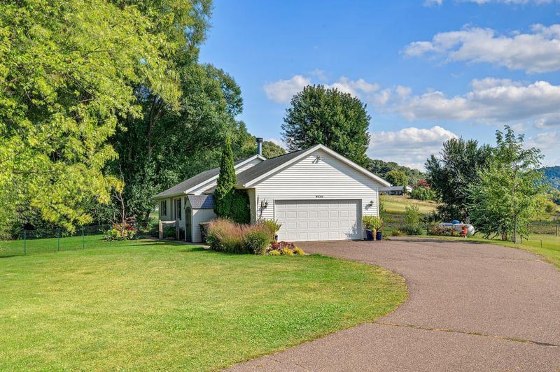 W5311 County Rd W, Holmen, WI 54636