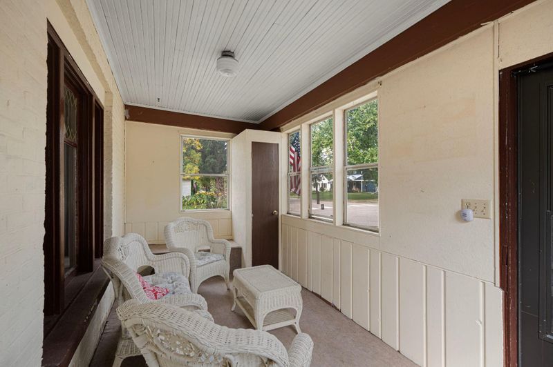 301 3rd St S, Delano, MN 55328