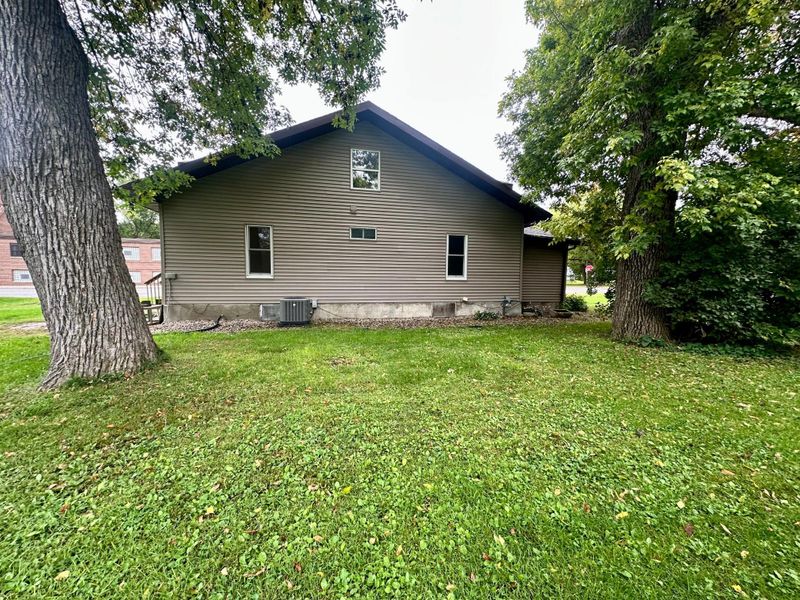 431 Douglas Ave E, Hector, MN 55342