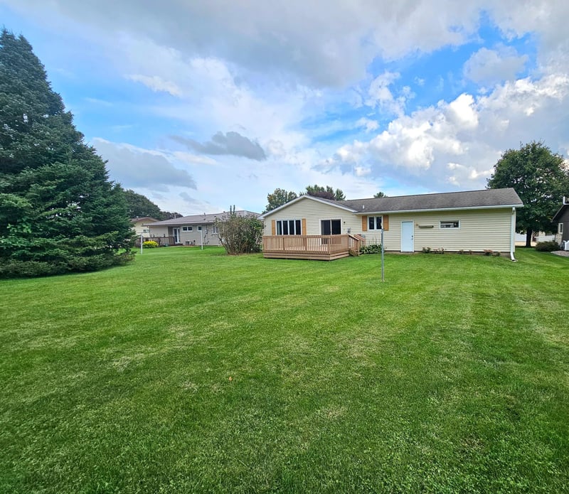 250 Goodview Dr, Spring Grove, MN 55974