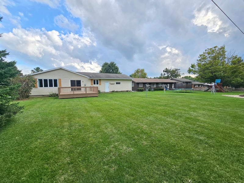 250 Goodview Dr, Spring Grove, MN 55974