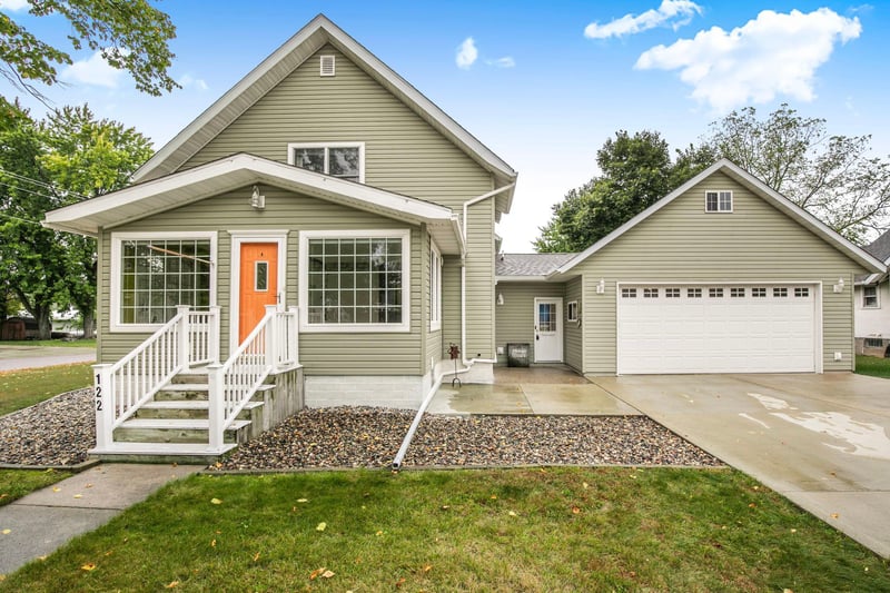 122 2nd Ave S, Brownton, MN 55312