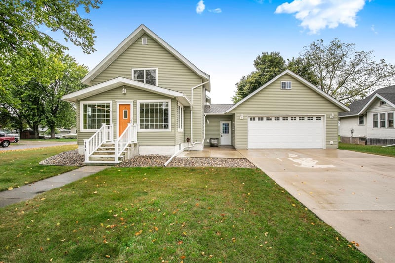 122 2nd Ave S, Brownton, MN 55312