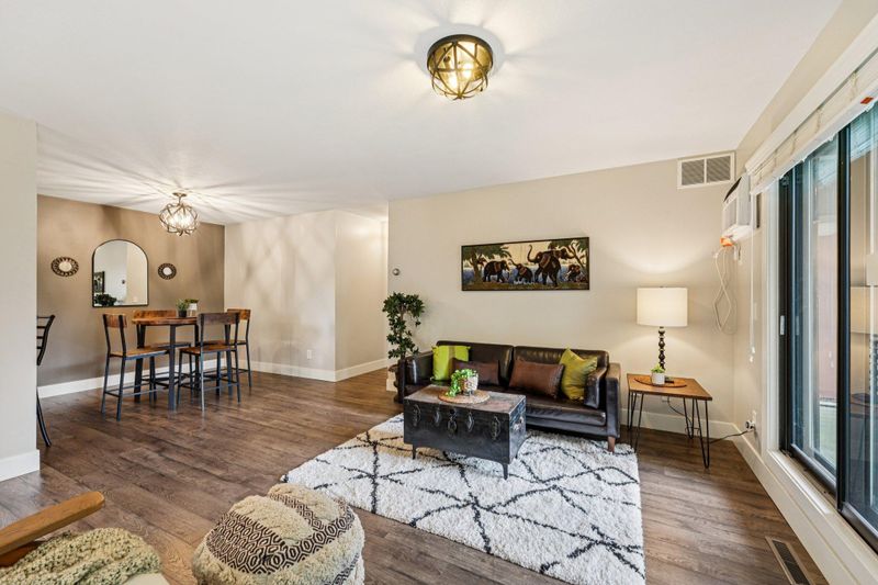 2069 Parkside Dr #G-2, Saint Paul, MN 55119
