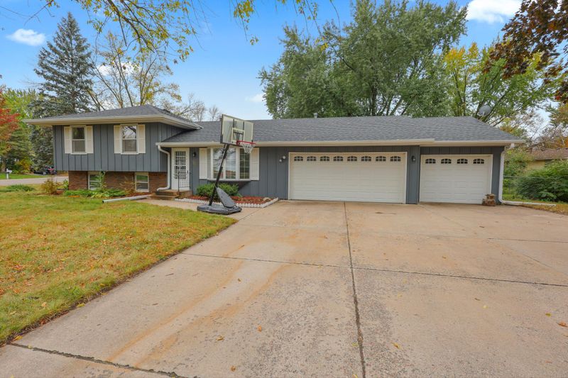 713 Centennial Ave NW, Cambridge, MN 55008