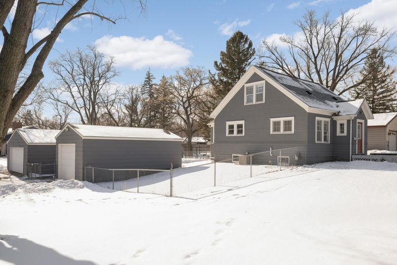 5905 36th Ave N, Crystal, MN 55422