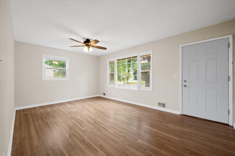 580 Willow Ln, Woodbury, MN 55125