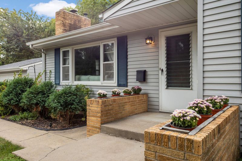 8632 Clinton Ave S, Bloomington, MN 55420