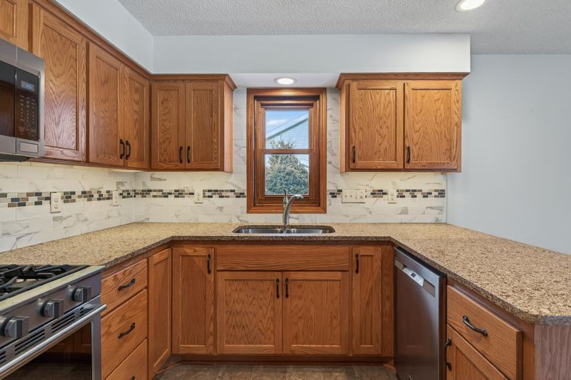 8320 Cleadis Ave, Inver Grove Heights, MN 55076