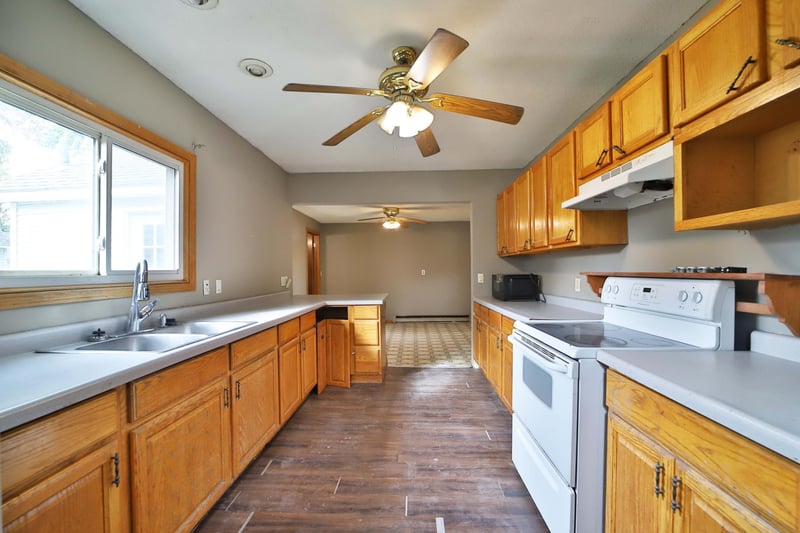 225 E Centre St, Royalton, MN 56373