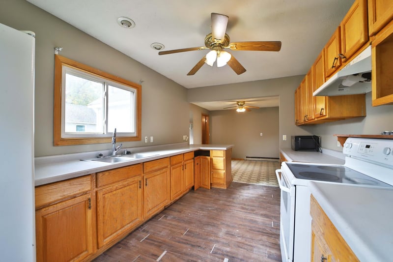 225 E Centre St, Royalton, MN 56373
