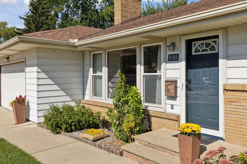 5108 Lakeside Ave N, Crystal, MN 55429