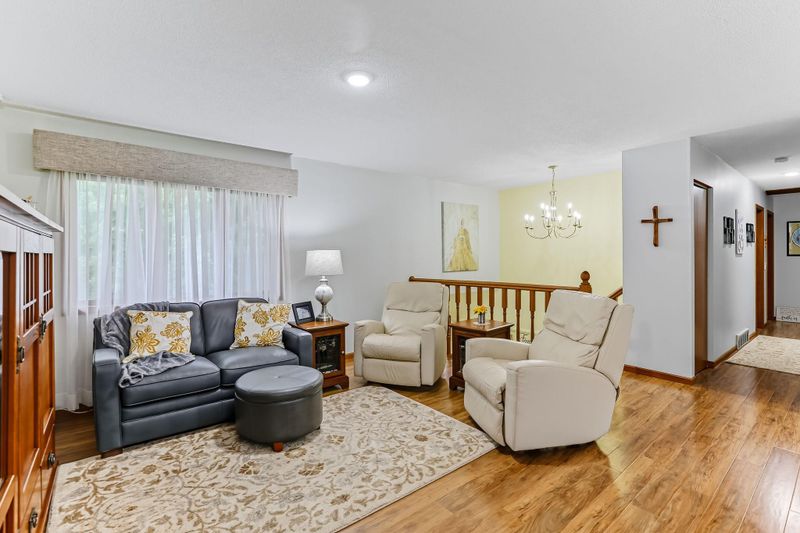 212 Ridgecrest Dr, Cannon Falls, MN 55009