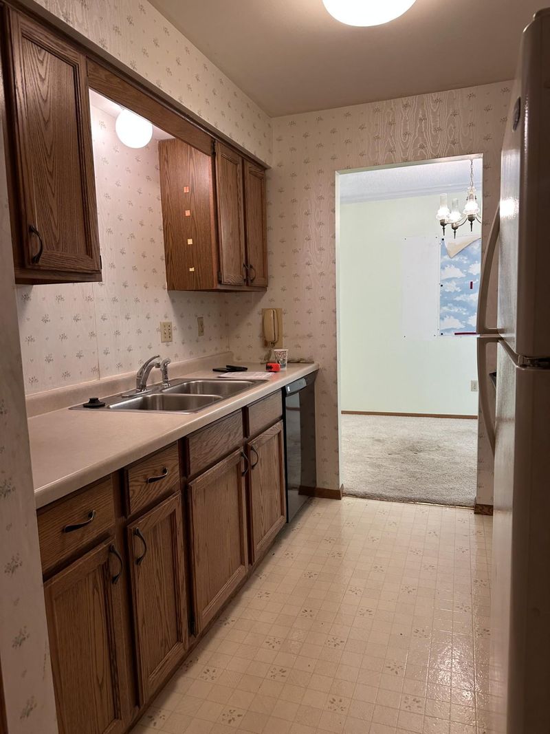 2240 Midland Grove Rd #108, Roseville, MN 55113