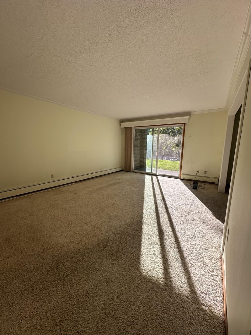 2240 Midland Grove Rd #108, Roseville, MN 55113