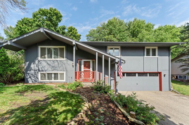 7406 Laredo Dr, Chanhassen, MN 55317