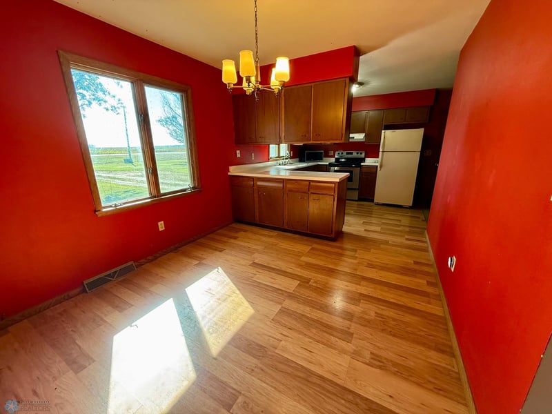 7258 160th Ave S, Sabin, MN 56580