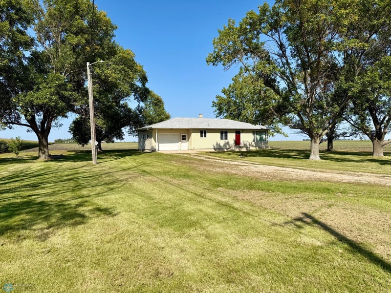 7258 160th Ave S, Sabin, MN 56580
