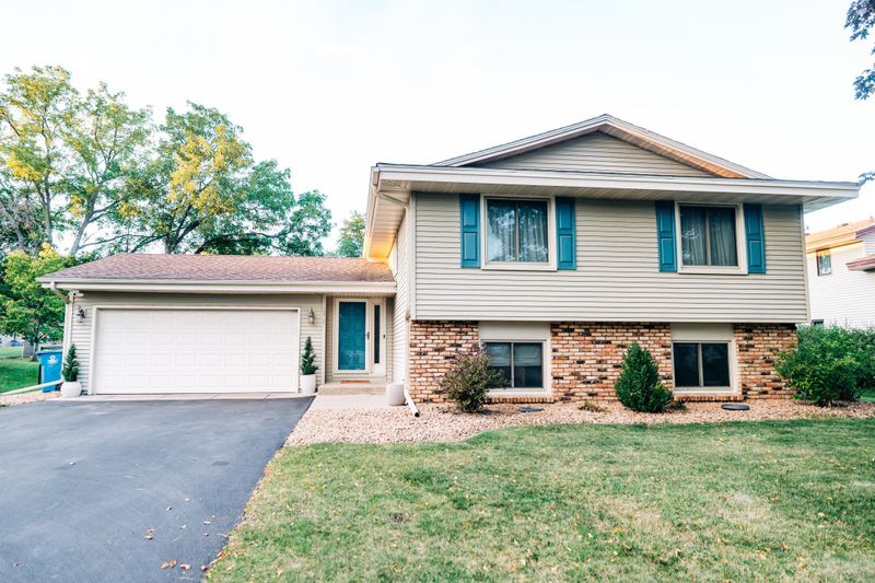 5216 W 111th St, Bloomington, MN 55437
