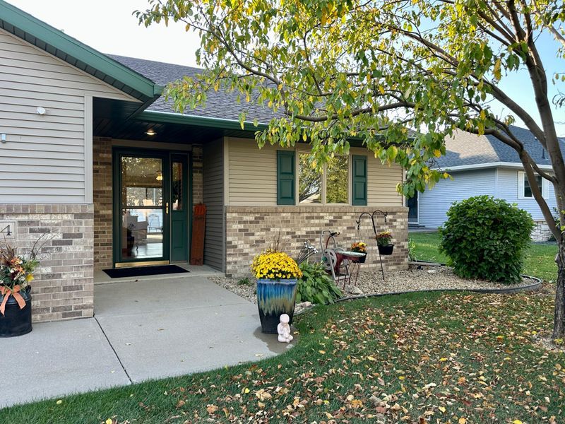 304 SE Valley View Dr, Willmar, MN 56201