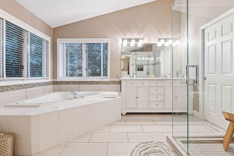 1191 Wildwood Ct, Chaska, MN 55318