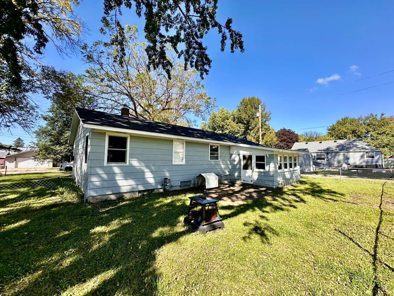 112 3rd St N, Kandiyohi, MN 56251