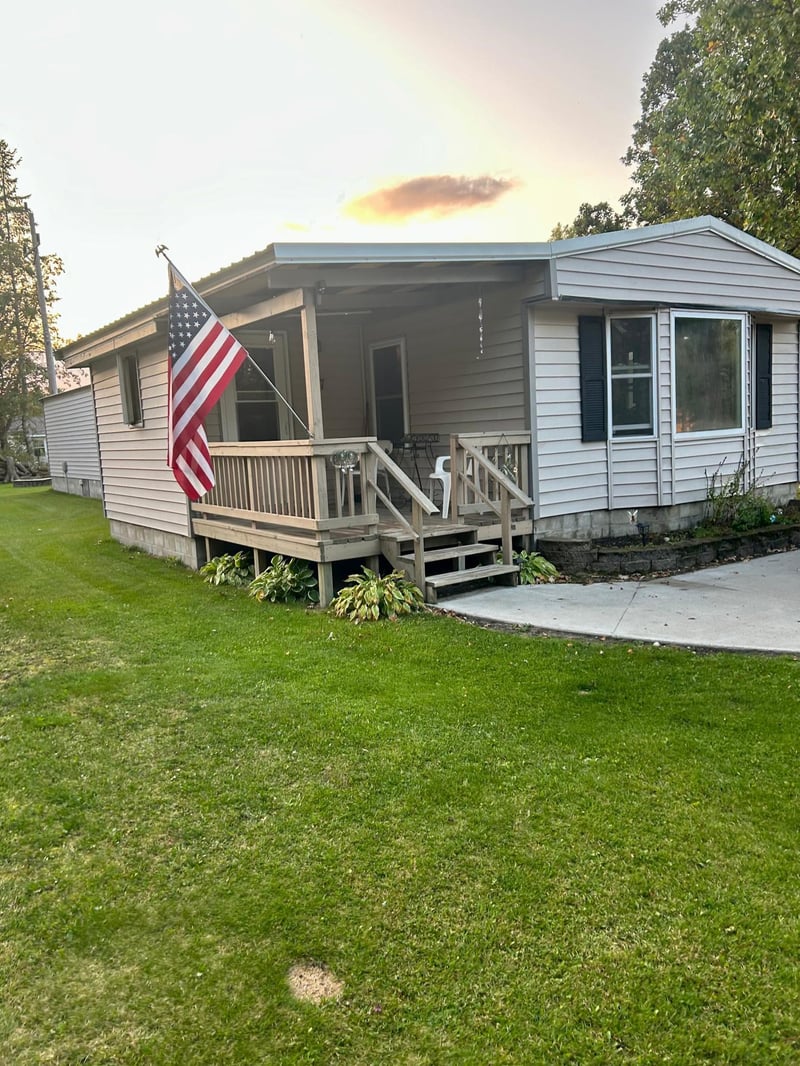 537 2nd St, Greenbush, MN 56726