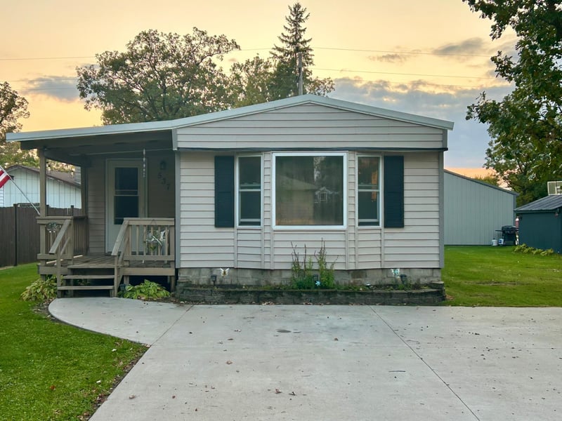 537 2nd St, Greenbush, MN 56726