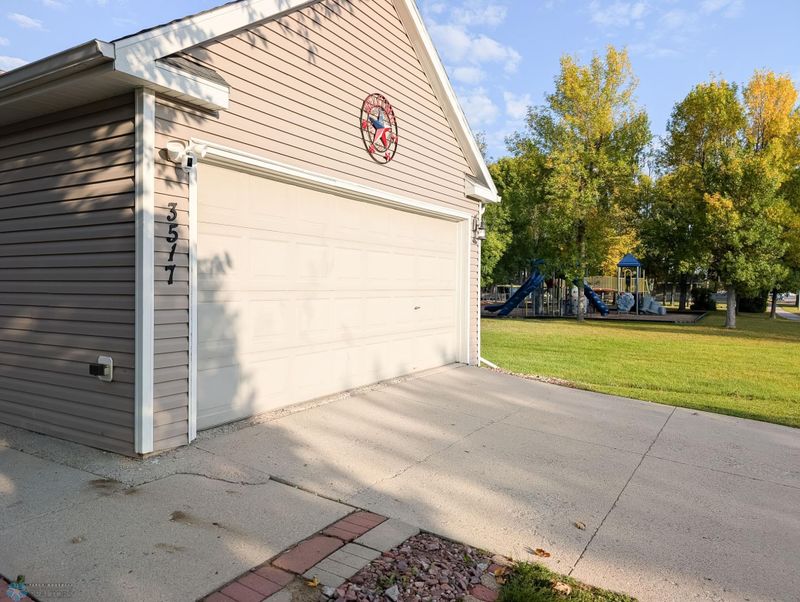 3517 12th St S, Moorhead, MN 56560
