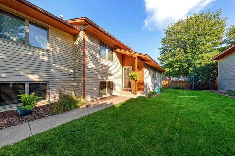 5328 Emerald Way, Apple Valley, MN 55124