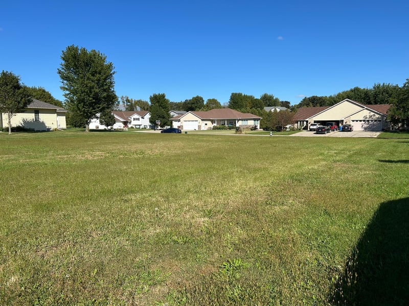 703 Simplicity Dr, Ellendale, MN 56026