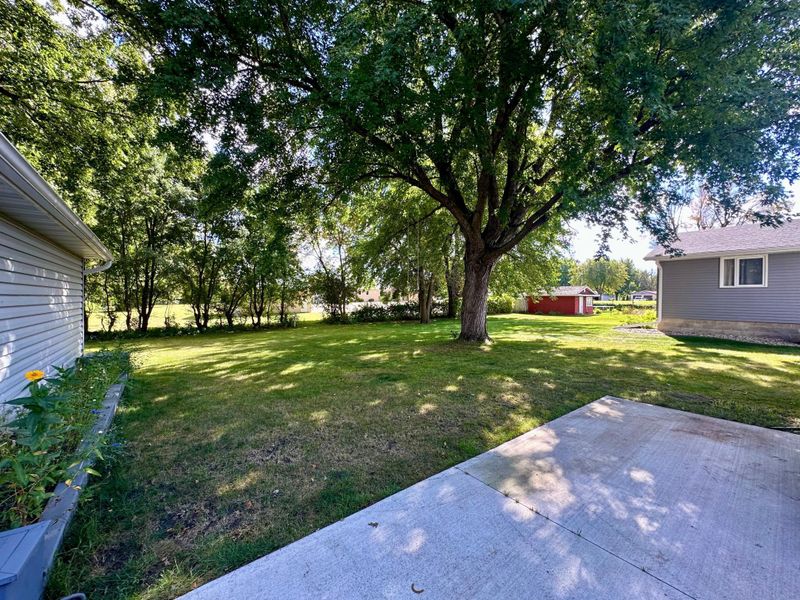 1614 Johnson Ln, Worthington, MN 56187