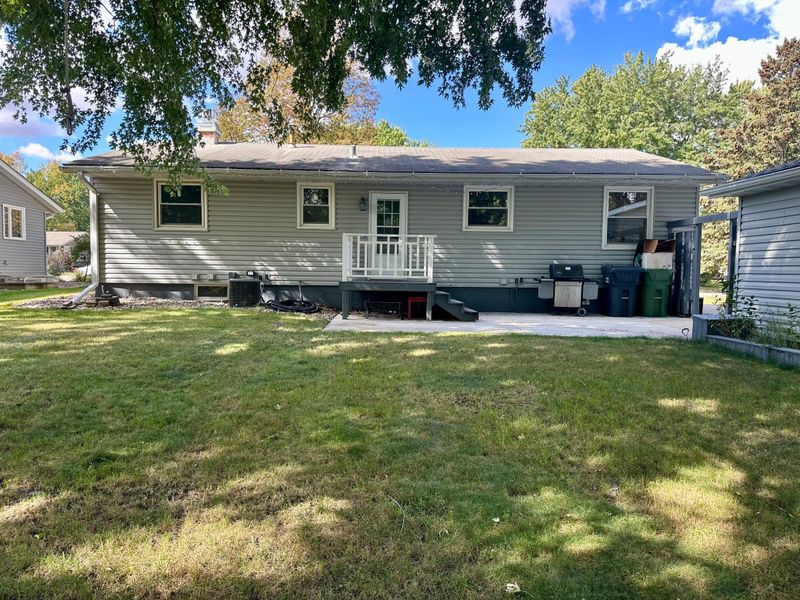 1614 Johnson Ln, Worthington, MN 56187