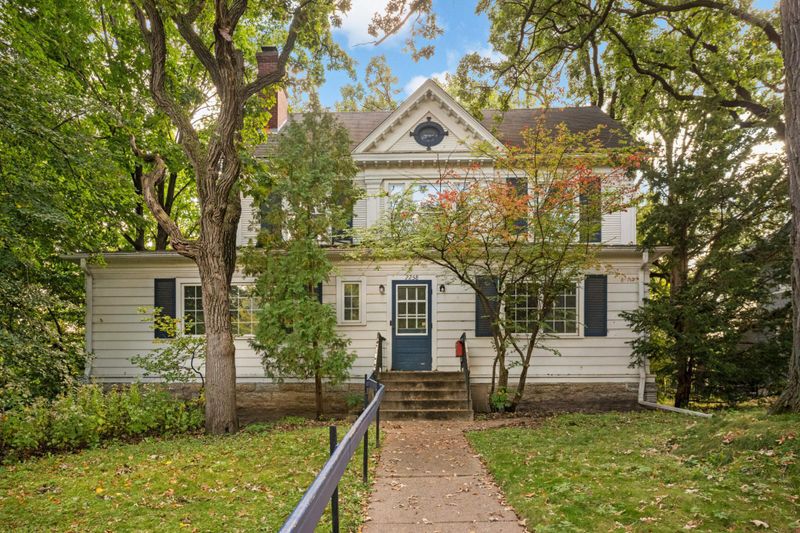 2258 Knapp St, Saint Paul, MN 55108