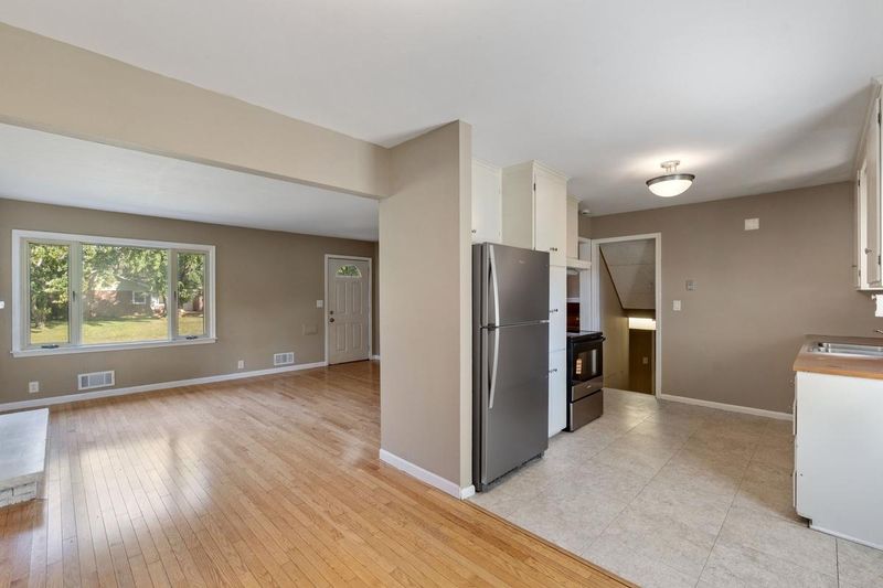11000 Queen Ave S, Bloomington, MN 55431